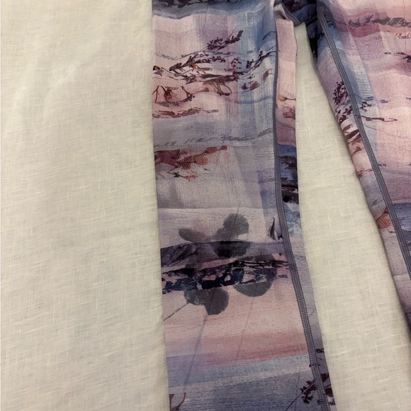 Lululemon Wunder Under Purple Pattern Leggings Size 2 - Picture 3 of 8